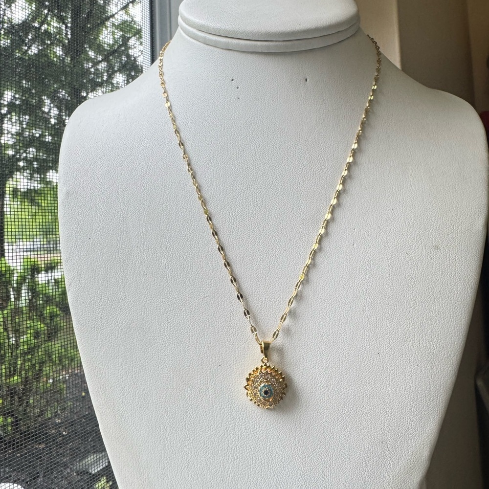 Elegant Gold Necklace with Blue Gemstone - Picture 4 of 9